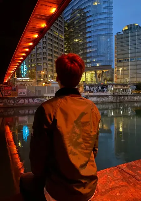 Даня из Вены, мне 19, познакомлюсь на одну ночь