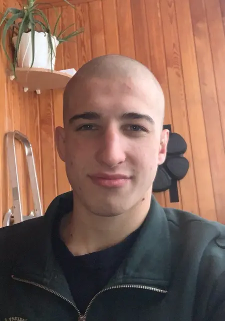 Я Эдуард, 20, знакомлюсь на одну ночь в Гомеле