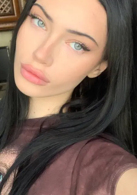 Кристина з Ярмолинці, мені 20 років, познайомлюсь для дружби