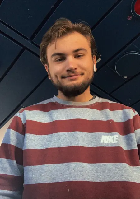 Vova из Бухареста, мне 25, познакомлюсь на одну ночь