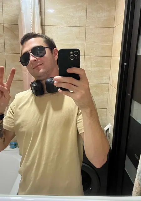 Я Александр, 28, знакомлюсь для открытые отношения в Луганске