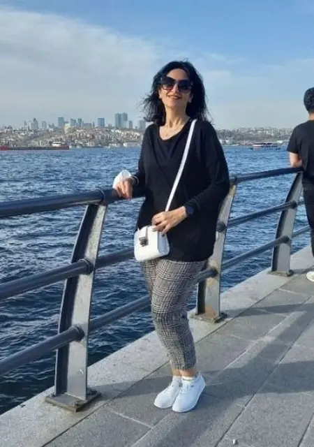 Я Sara, 42, знакомлюсь в Стамбуле