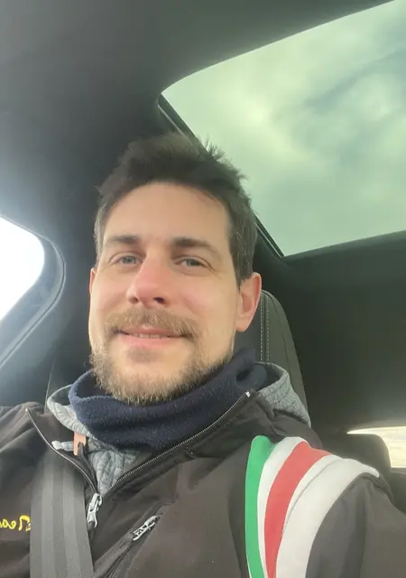 Macs from London, looking for pleasant pastime