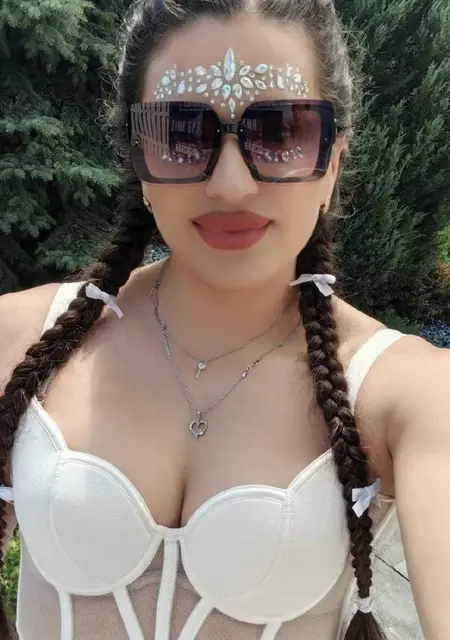 Катя из Еревана, ищу на сайте вирта