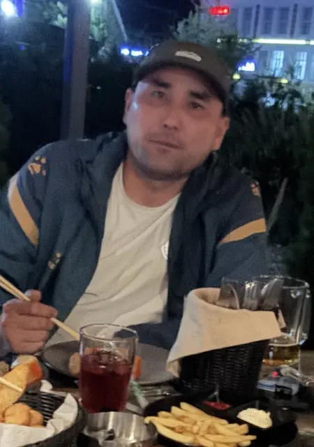 Я Нурик, 26, из Бишкека, ищу знакомства без обязательств