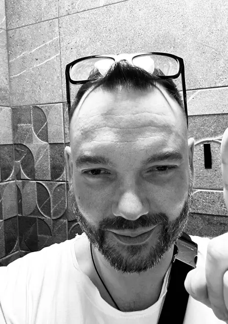 Артем из Ирпени, ищу на сайте знакомства на одну ночь