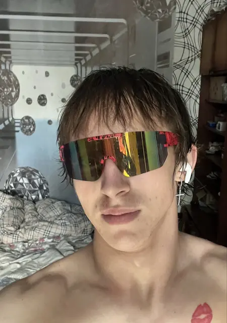 Я Дмитрий, 20 років, знайомлюсь для постійних стосунків у Харкові