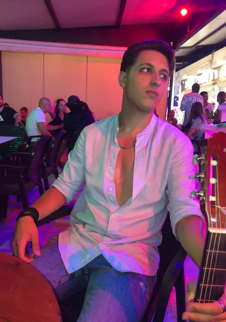 Soy Rubio, 21 años, conociéndome para lío de una noche en Zaragoza