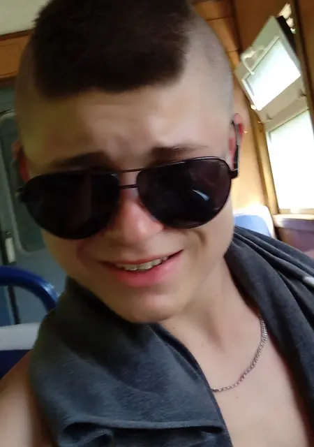 Я Роман, 19, из Кропивницкого, ищу знакомства на одну ночь
