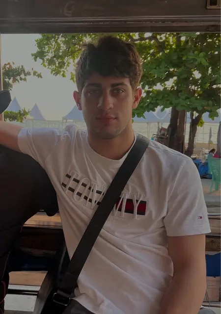 Я Костя, 19, из Банга-ламунга, ищу знакомство для приятного времяпровождения