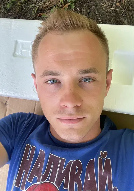 Кирилл из Мозыря, мне 25, познакомлюсь для приятного времяпровождения