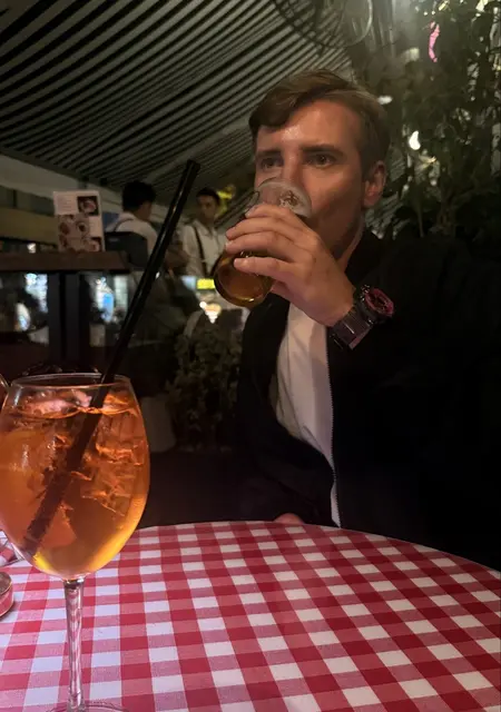 Илья из Амстердама, ищу на сайте приятное времяпровождение