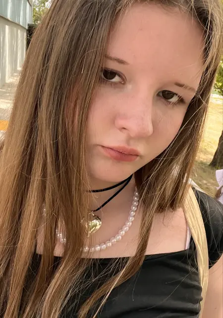 Я Деля, 18, из Днепра, ищу знакомство для вирта