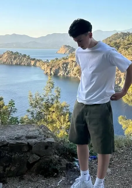 Burak из Адана, ищу на сайте знакомства на одну ночь