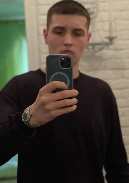 Я Egor, 21, из Минска, ищу знакомства на одну ночь