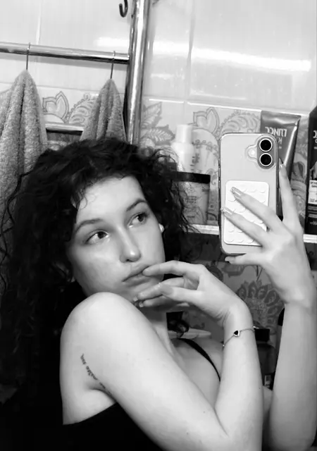 Я Ирина, 18, из Вашингтона, ищу знакомство для приятного времяпровождения