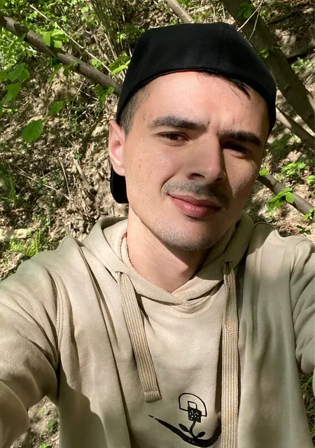 Назар из Косова, ищу на сайте общение