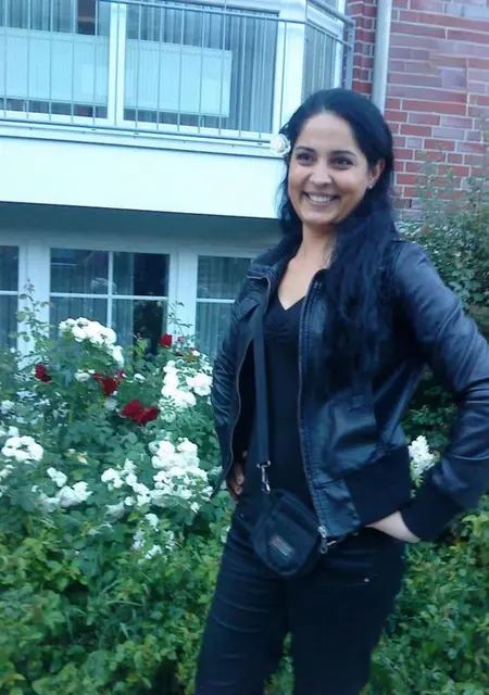 Я Nurela, 30, из Стамбула, ищу знакомство