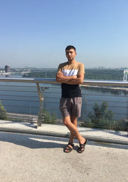 Я Гриша, 25, знакомлюсь на одну ночь в Львове