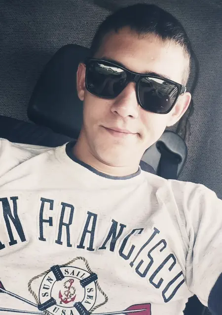 Денис з Павлограда, шукаю на сайті знайомства на одну ніч