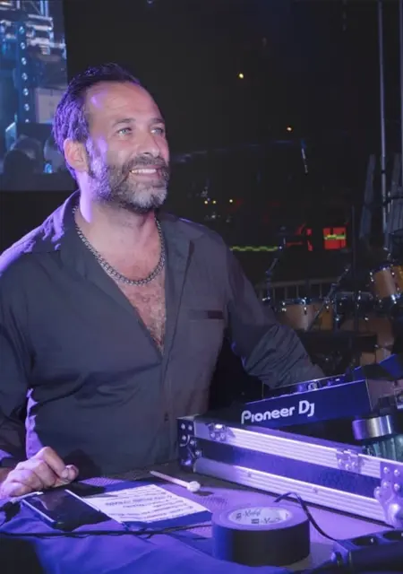 Mark Andy из Парижа, мне 54, познакомлюсь для открытые отношения