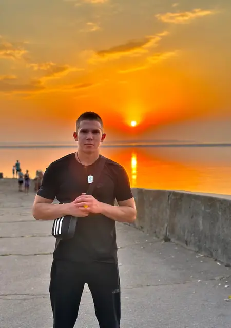 Я Максим, 20 років з Світловодськ, шукаю знайомство для відкриті стосунки