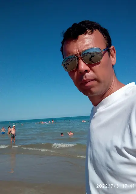 Boris из Парижа, мне 25, познакомлюсь на одну ночь