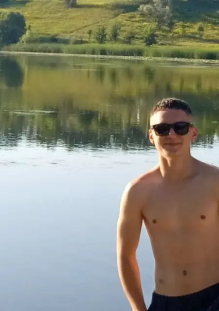 Артем з Вінниці, мені 21 років, познайомлюсь на одну ніч