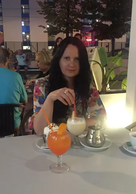 Майя из Берлина, мне 48, познакомлюсь без обязательств