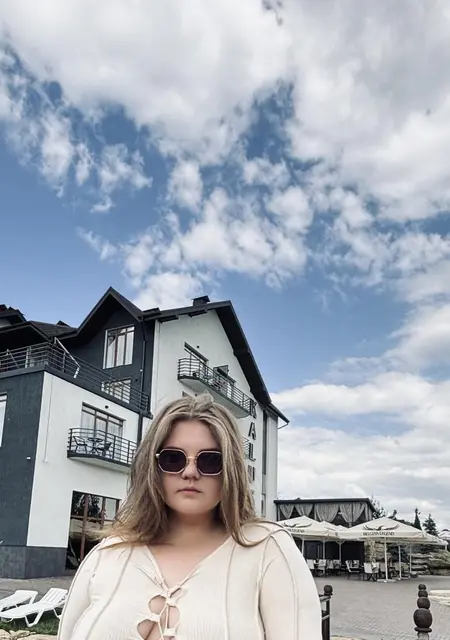 Юлія з Києва, мені 18 років, познайомлюсь для постійних стосунків