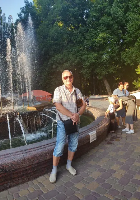Анатолий из Мариуполя, мне 62, познакомлюсь для приятного времяпровождения
