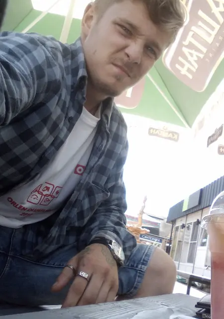 Я Олександр, 21 років, знайомлюсь без зобов'язань у Хмельницькому