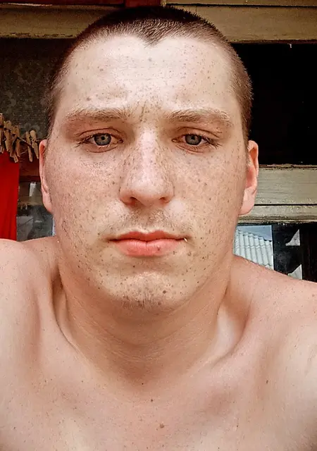 Я Миша, 20, из Мелитополя, ищу знакомства без обязательств