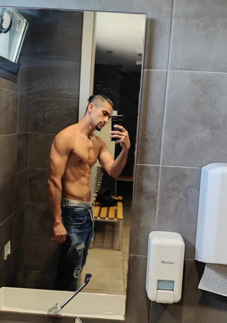 David de El Prat de Llobregat, busco en el sitio lío de una noche