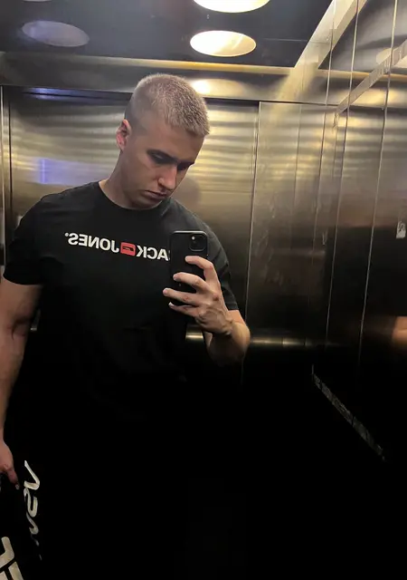 Я Яков, 22, из Марганца, ищу знакомства без обязательств