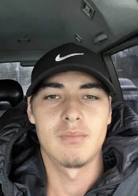 Я Адал, 23, из Семей, ищу знакомства без обязательств