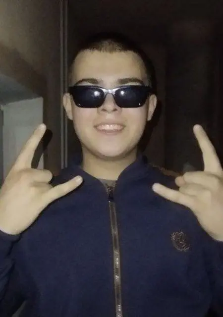 Я Николай, 18, знакомлюсь на одну ночь в Мозыре