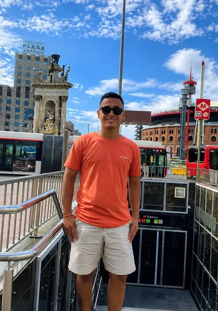 Soy Santiago, 22 años, conociéndome para relación abierta en Madrid