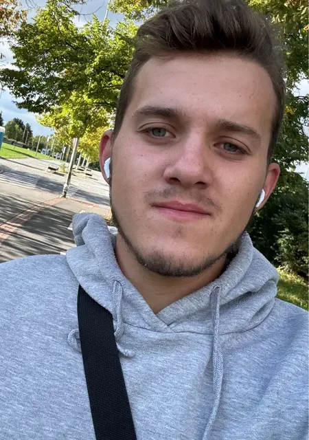 Я Стас, 20, из Праги, ищу знакомство для общения