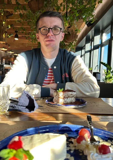 Я Віталій, 27 років з Львова, шукаю знайомства без зобов'язань