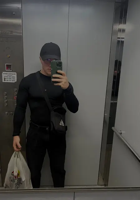 Nikita из Борисполя, мне 22, познакомлюсь на одну ночь