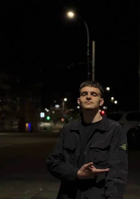 Я Андрей, 22 років з Вінниці, шукаю знайомства без зобов'язань