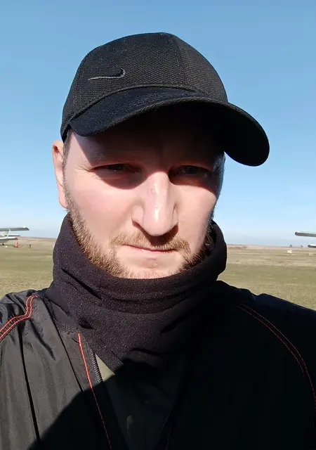 Макс из Парижа, мне 44, познакомлюсь для приятного времяпровождения