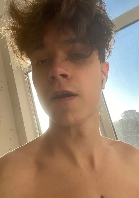 Я Борис, 22 років, знайомлюсь без зобов'язань у Чернігові