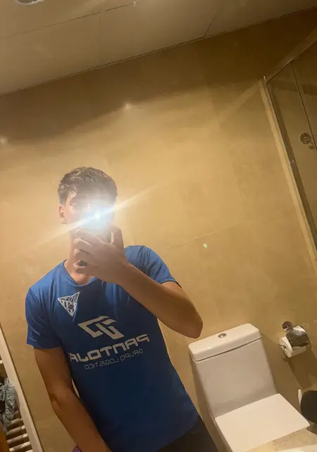 Soy Dani, 19 años de Sevilla, busco conocer gente para lío de una noche