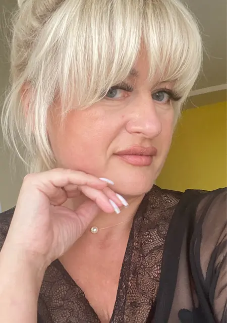 Я Svetlana, 46, из Коростеня, ищу знакомство для приятного времяпровождения