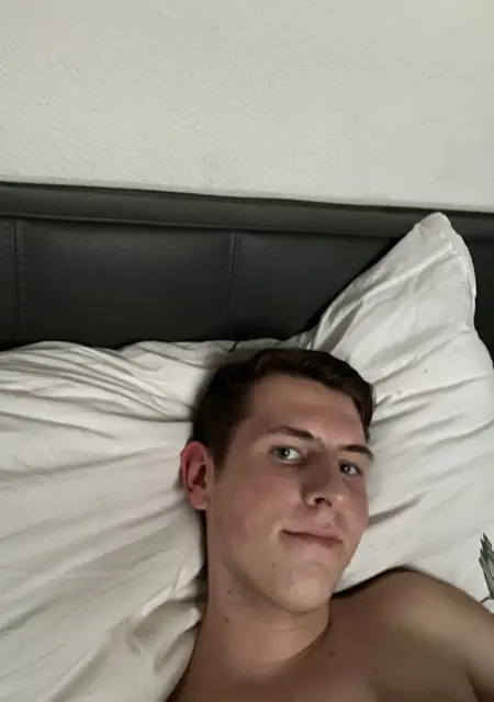 Marc из Цюриха, мне 20, познакомлюсь для приятного времяпровождения