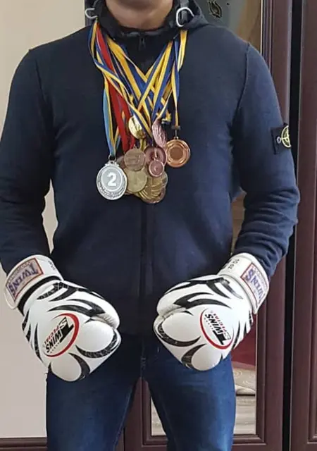 Алекс з Мирнограда, мені 29 років, познайомлюсь для приємного проведення часу