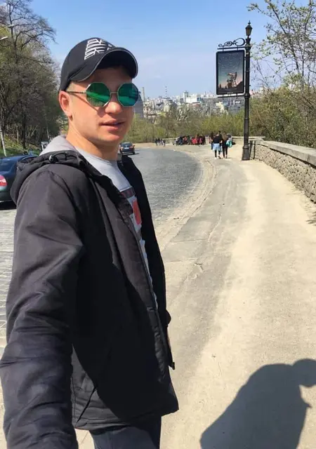 Я Vlad, 27 років, знайомлюсь для постійних стосунків у Рівному