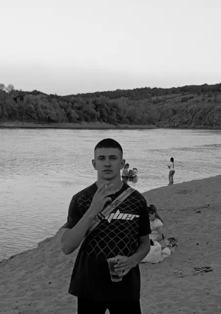 Я Александр, 21, знакомлюсь на одну ночь в Запорожье